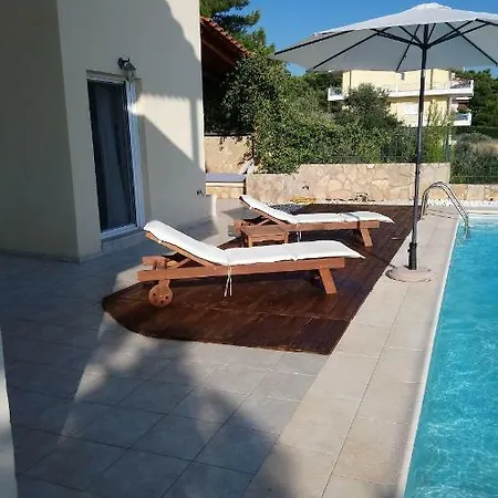 Sissy Carefree Vacationsθε Θεολόγος